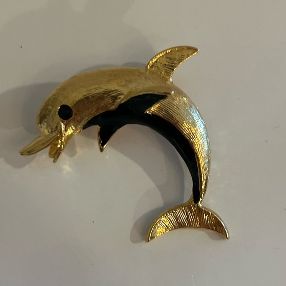 Vintage Gold Tone Dolphin Brooch Black Enamel Statement Pin Nautical Pin - Picture 2 of 4